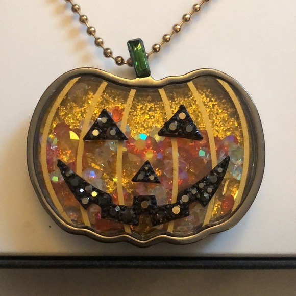 Betsey Johnson Gold Tone 3D Acrylic Pumpkin Pendant Necklace NIB - Picture 6 of 13